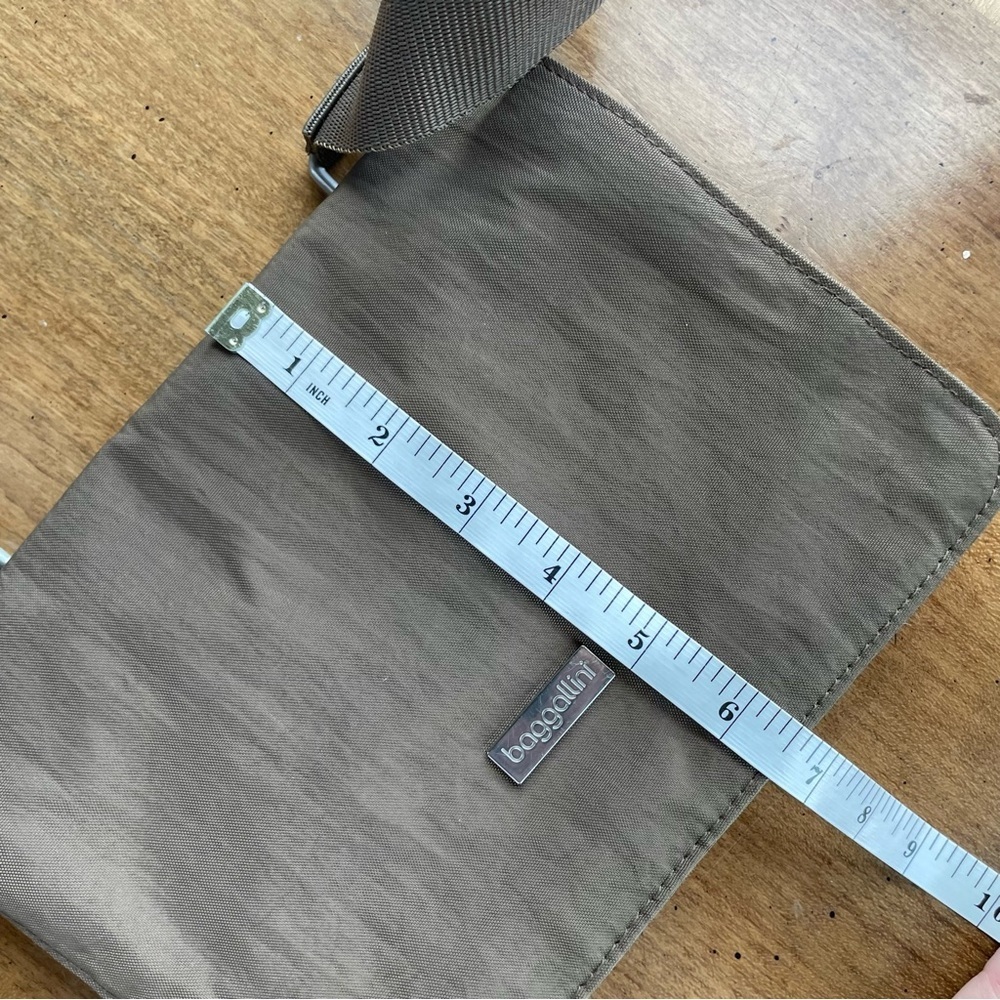 Baggallini Taupe Nylon Crossbody Bag Clever 3 Zip - Picture 10 of 12